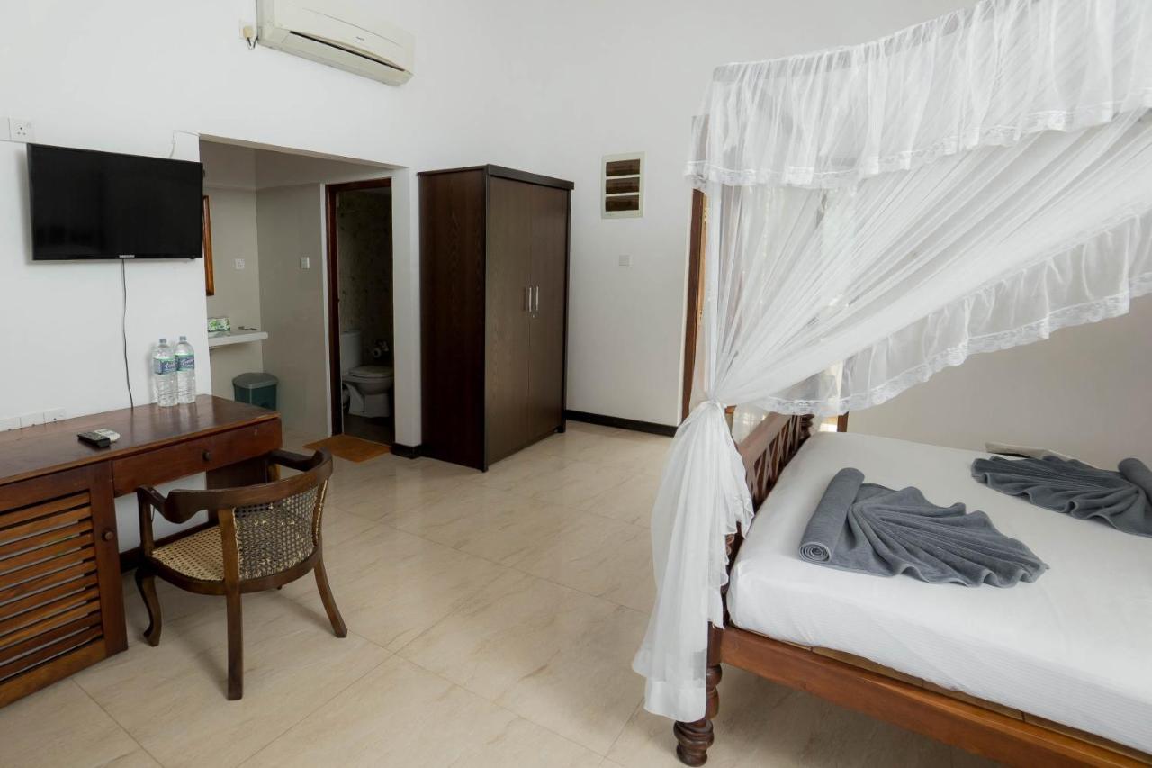 Hotel Neptune Bay Unawatuna Beach Exterior photo