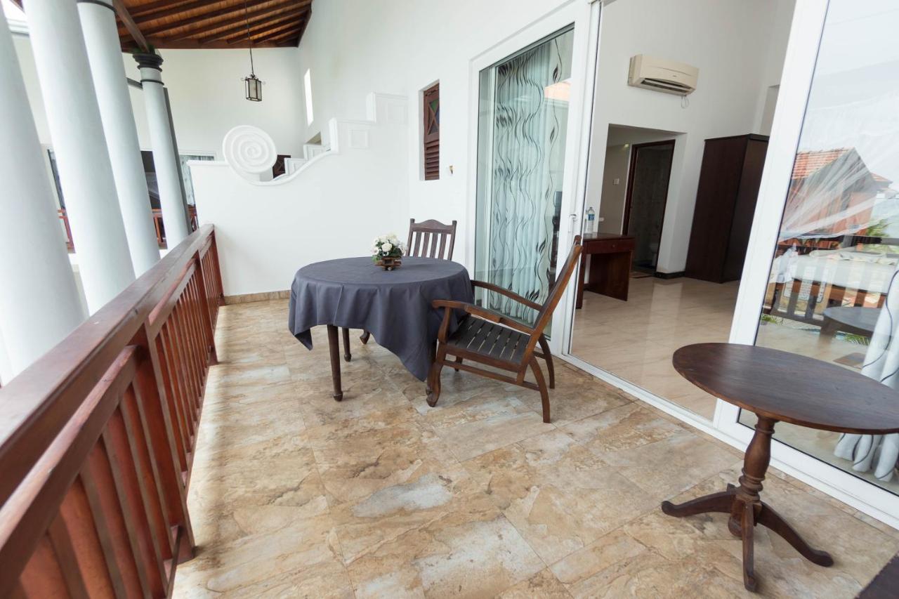 Hotel Neptune Bay Unawatuna Beach Exterior photo