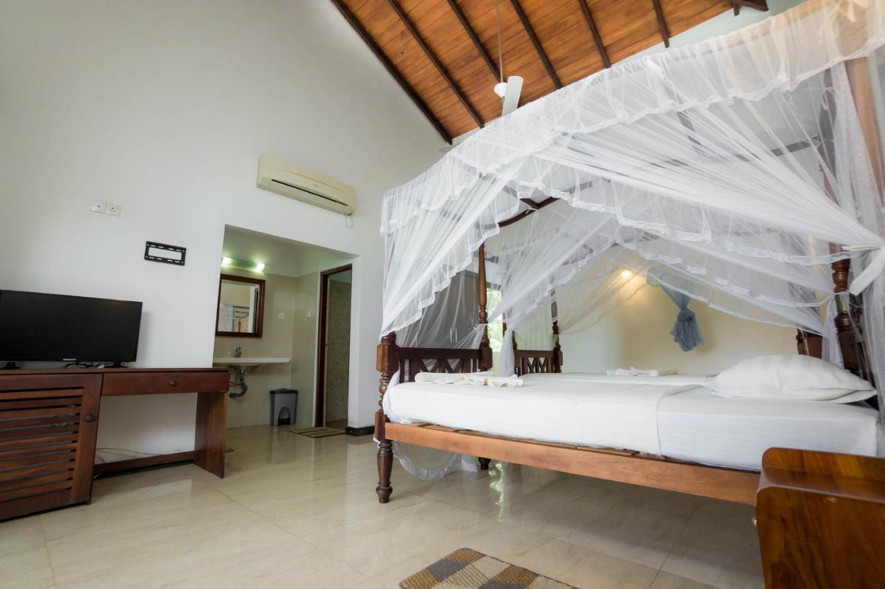Hotel Neptune Bay Unawatuna Beach Exterior photo