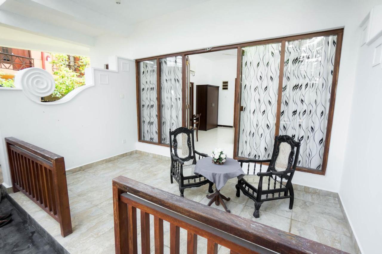 Hotel Neptune Bay Unawatuna Beach Exterior photo