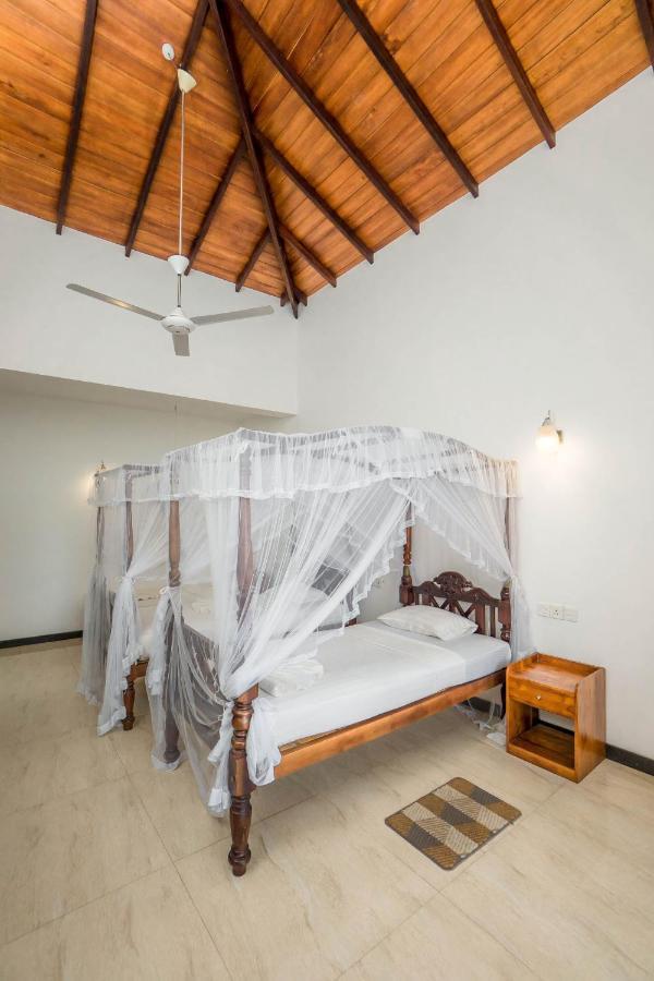 Hotel Neptune Bay Unawatuna Beach Exterior photo