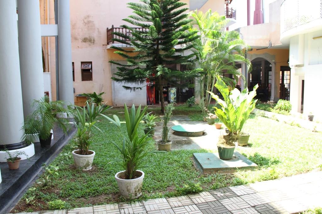 Hotel Neptune Bay Unawatuna Beach Exterior photo