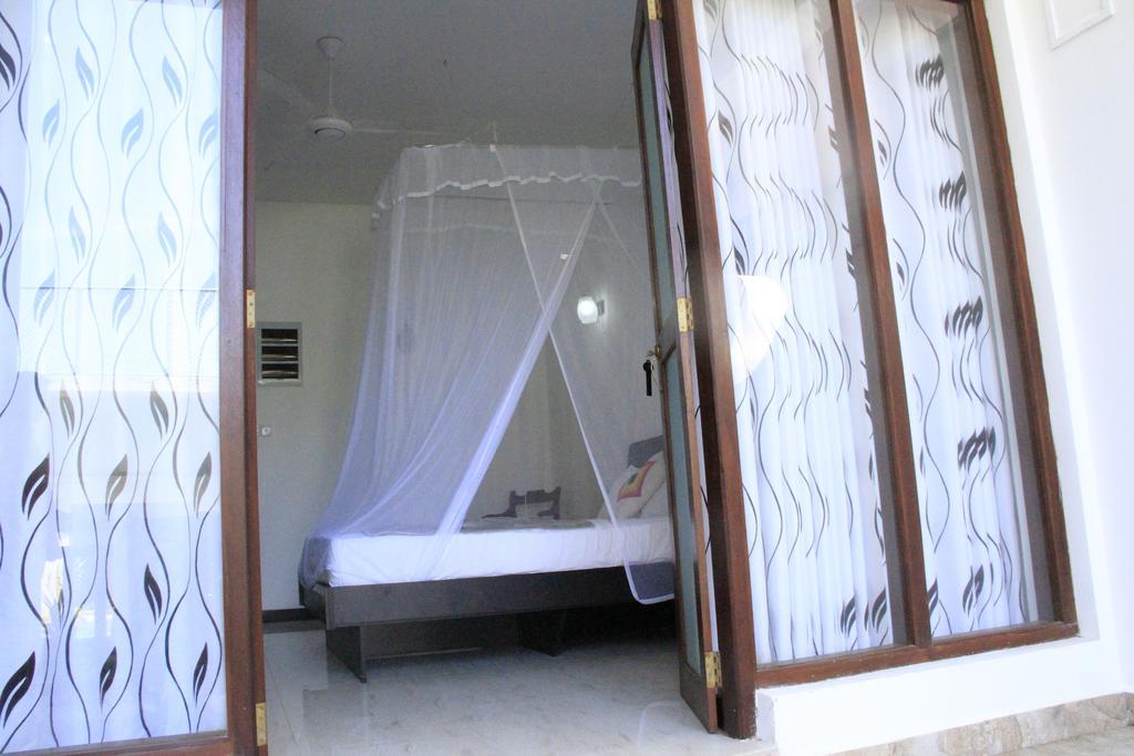 Hotel Neptune Bay Unawatuna Beach Room photo