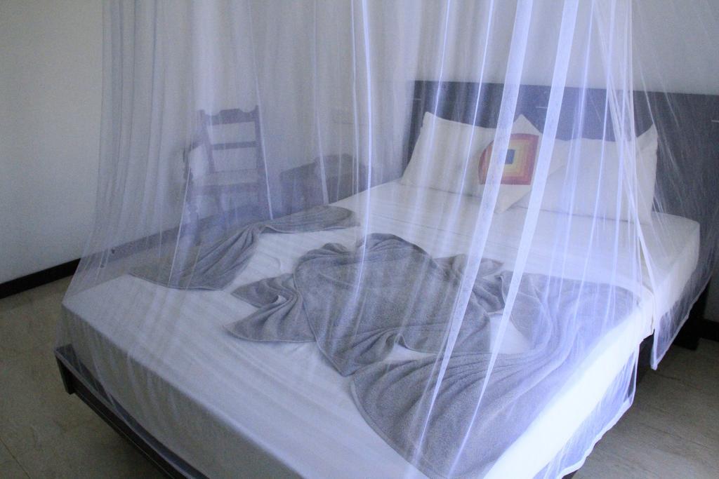 Hotel Neptune Bay Unawatuna Beach Room photo