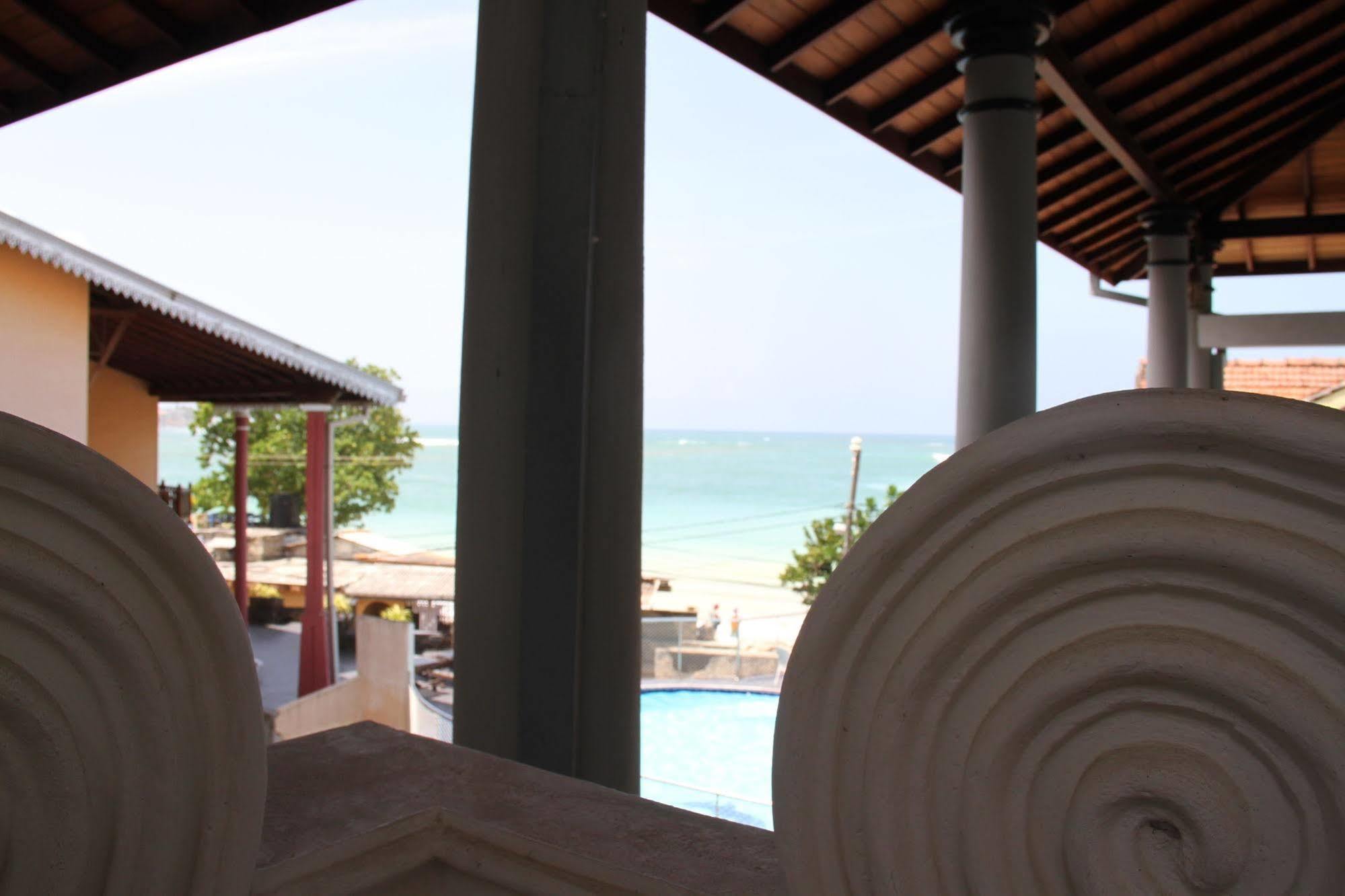 Hotel Neptune Bay Unawatuna Beach Exterior photo