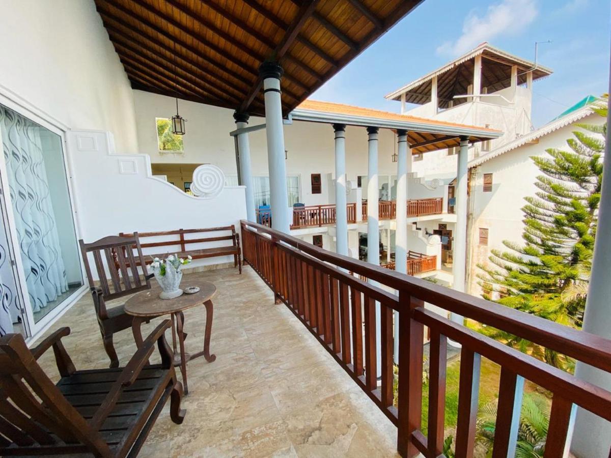 Hotel Neptune Bay Unawatuna Beach Exterior photo